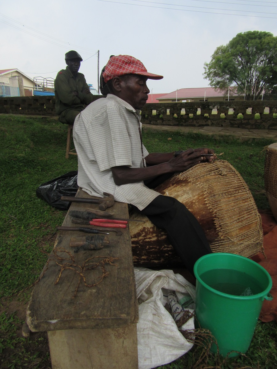 To work on the drums, the artisan uses a variety of tools, including a hammer, pliers, and several picks. To work on the drums, the artisan uses a variety of tools, including a hammer, pliers, and several picks.